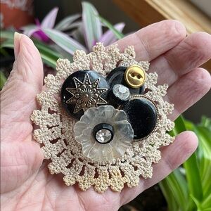 Vtg 80s/90s Mini Crochet Doily & Buttons Handmade Brooch Pin Cottage Core